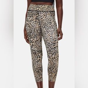 Outdoor Voices Move Free leopard print leggings in size Medium, NWT